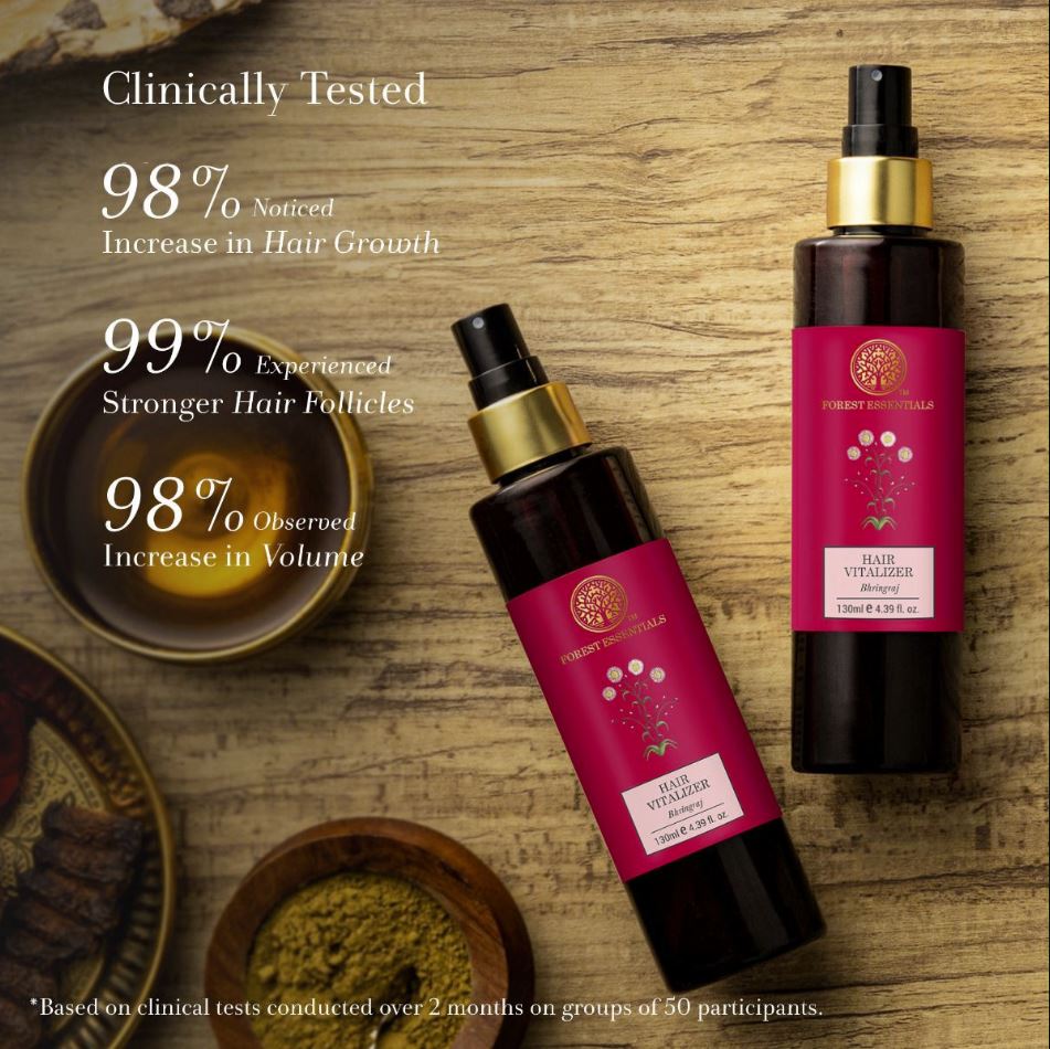 تصویری از محصولات مراقبت از مو حاوی روغن Bhringraj شامل Kama Ayurveda Bringadi Hair Oil و Forest Essentials Bhringraj Hair Vitalizer، مناسب برای موهای آسیب‌دیده، دچار ریزش و پوست سر حساس، با خواص تقویت رشد مو، تغذیه فولیکول‌ها و کاهش التهاب؛ همراه با نمونه‌هایی از برندهای کره‌ای مانند Aromatica و Ryo با ترکیبات گیاهی تقویتی.